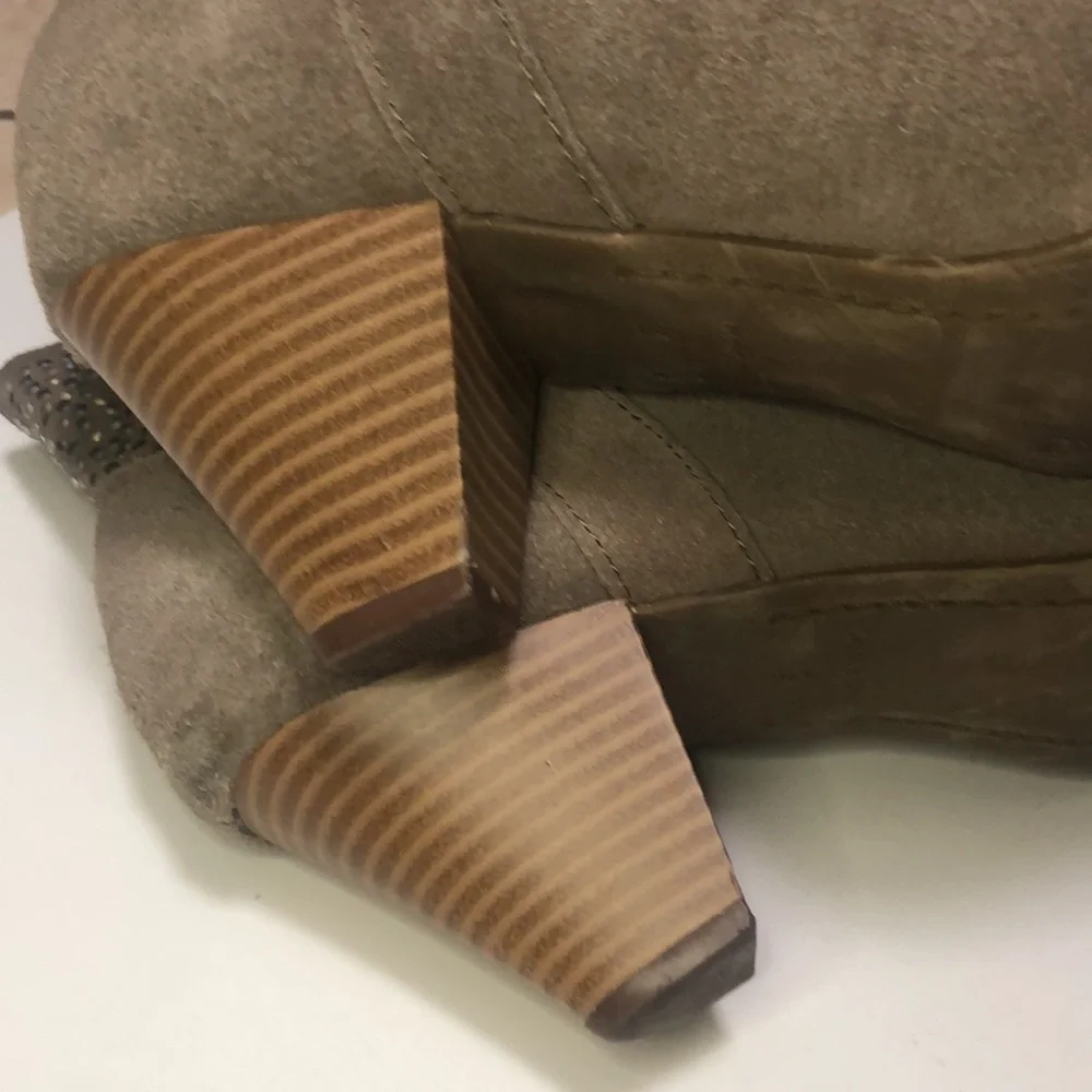American Eagle Outfitters Tan Slouchy Studded Suede Stacked Heel Ankle Booties 9